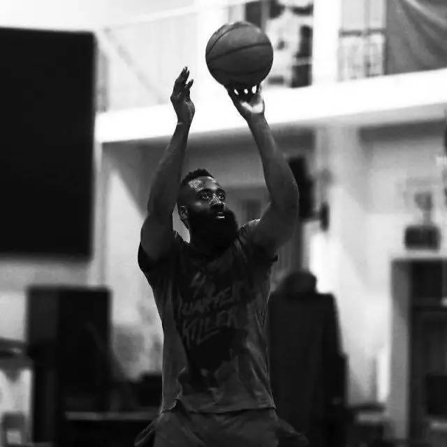 弗兰克：范德芬进球前我心想他要去哪，在场边喊让他快传球（弗兰克：范德芬进球前我还在想他往哪儿跑，场边不停催他赶紧传球）